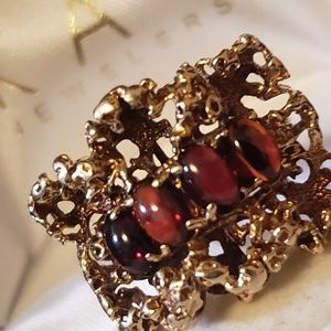 Antique 14k yellow gold in Garnet ring